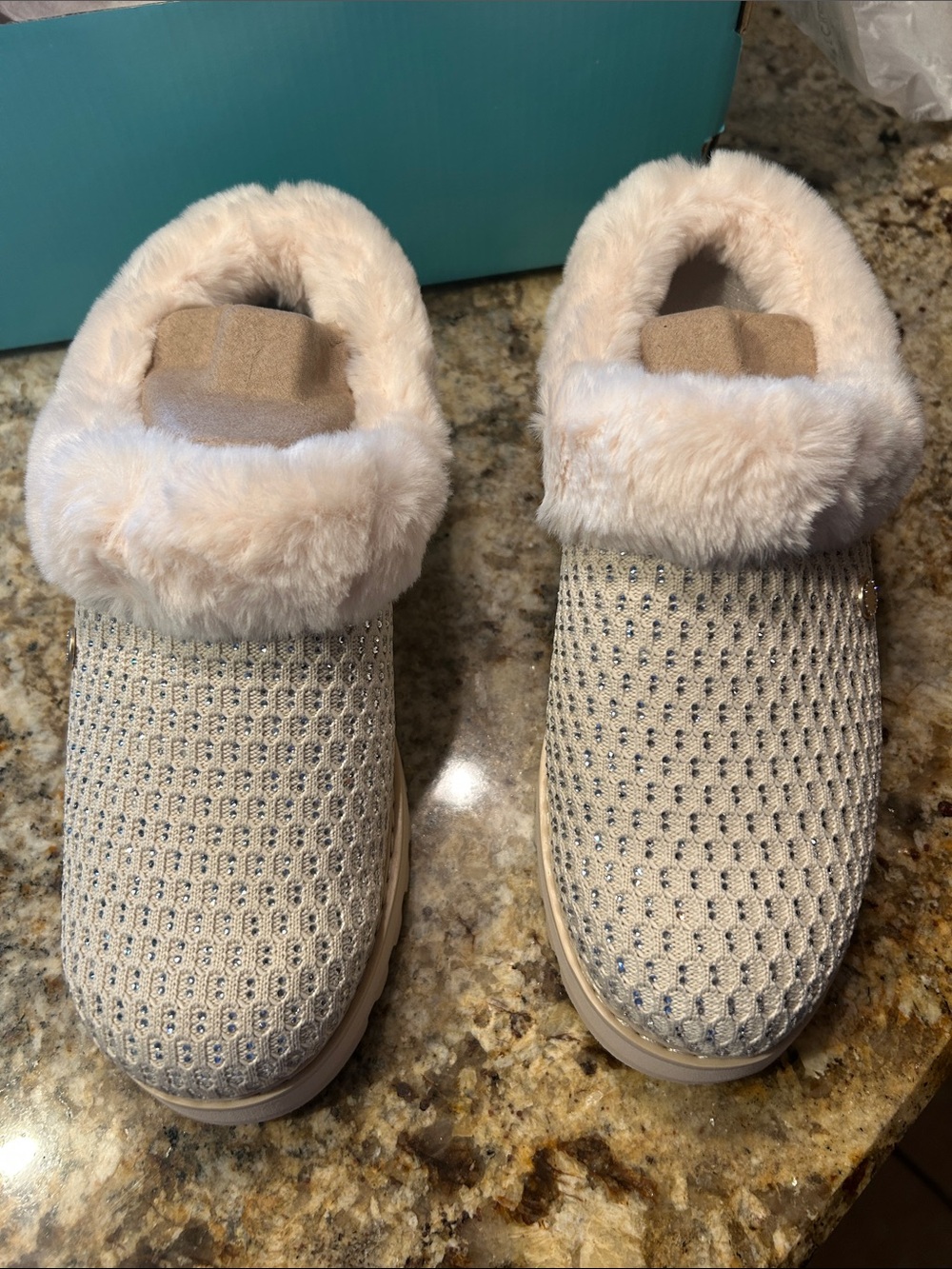 Women’s Martha Stewart Skechers Bobs Cozy Slippers with Sparkles, sz 7.5, NWT